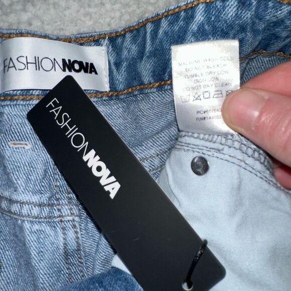 Fashion Nova Size 15 Perfect Timing Straight Leg Jeans Distressed NWT - Picture 4 of 7